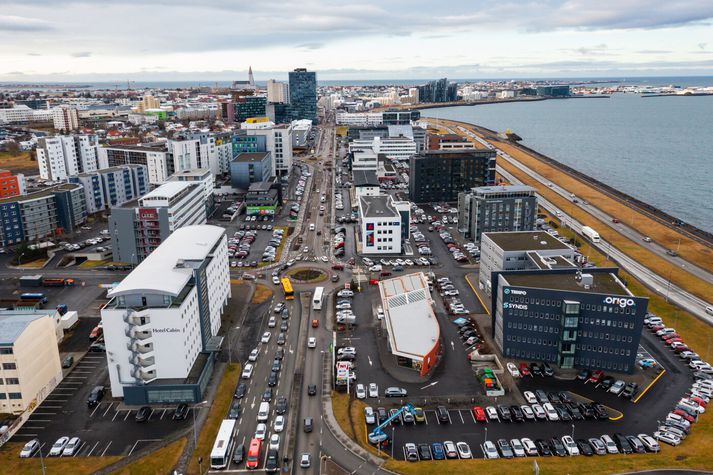 Samkvæmt heimildum átti árásin sér stað í bílakjallara í Borgartúni.