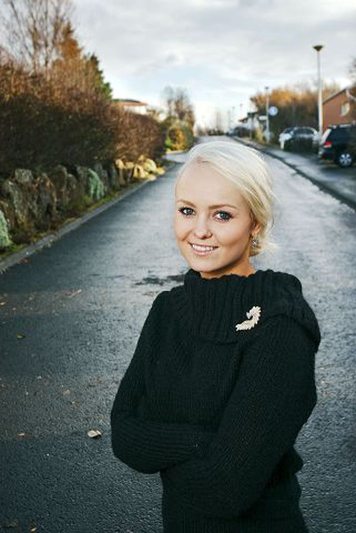 Helga Dögg keppti í þættinum Strictly Dance Fever og komst alla leið í úrslit. Hún var því miður sú fyrsta sem kosin var heim.