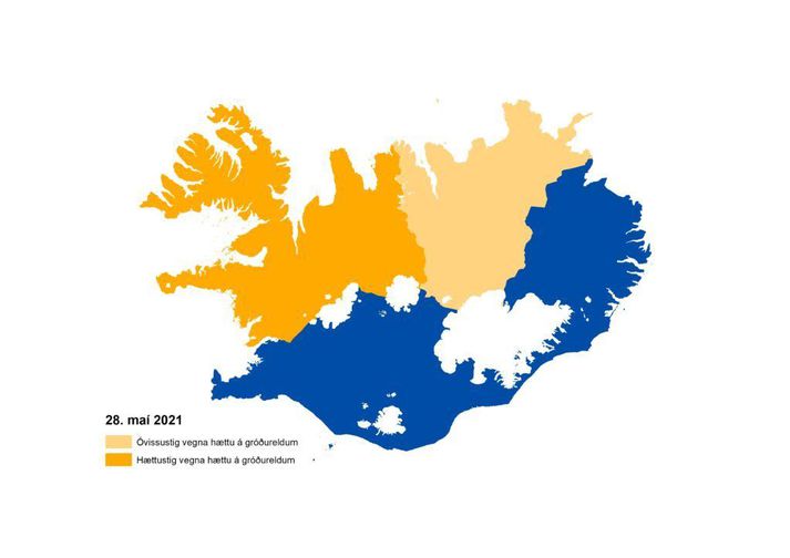 Áfram er óvissu- eða hættustig vegna hættu á gróðureldum á norðanverðu landinu.