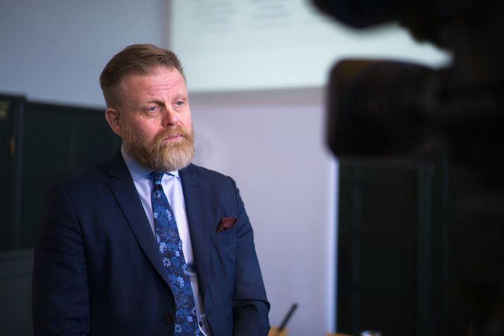 Ásgeir Jónsson segir nauðsynlegt að til verði innlend greiðslumiðlun. Það væri þjóðaröryggismál að Ísland væri ekki algerlega háð erlendri greiðslumiðlun fyrir innlendar greiðslur.