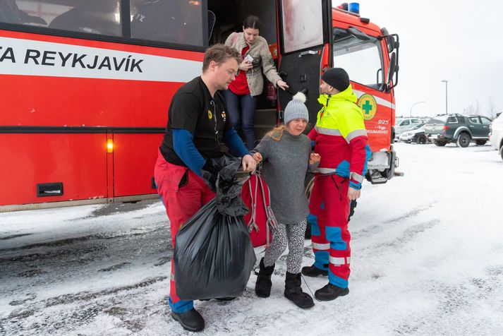 Björgunarsveitir björguðu 39 ferðamönnum af Langjökli þegar vélsleðaferð fór úrskeiðis.