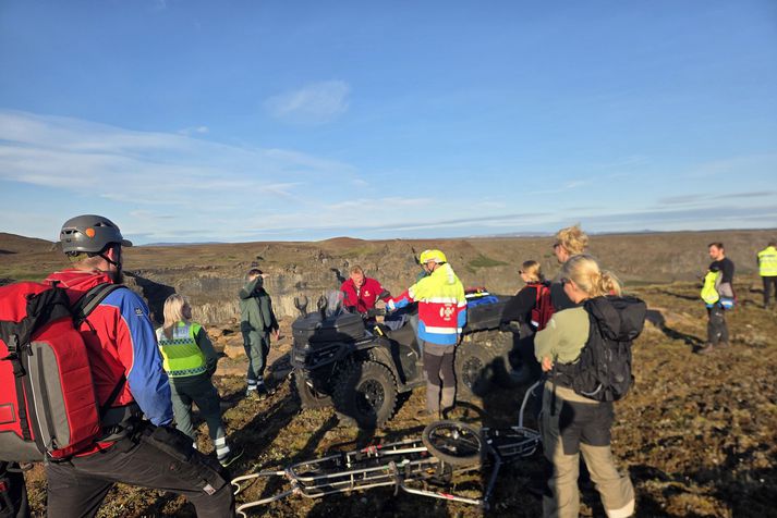 Björgunarsveitir fá Norðausturlandi, frá Akureyri að Kópaskeri, voru boðaðar út vegna slyssins.