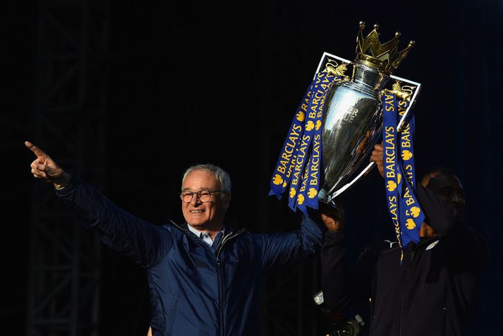 Claudio Ranieri með Englandsbikarinn.