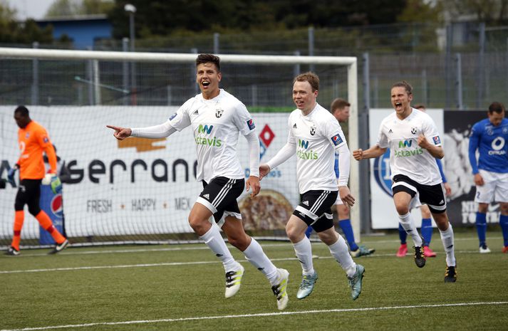 Emil tekur út leikbann þegar FH sækir ÍA heim í næstu umferð Pepsi-deildarinnar.