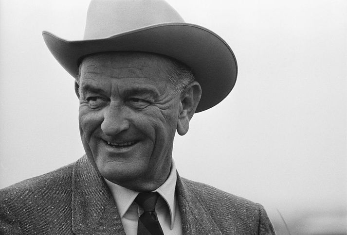 Lyndon B. Johnson heimsótti Ísland haustið 1963, en þá var hann varaforseti Bandaríkjanna. Tveimur mánuðum síðar tók hann við embætti Bandaríkjaforseta eftir morðið á John F. Kennedy.