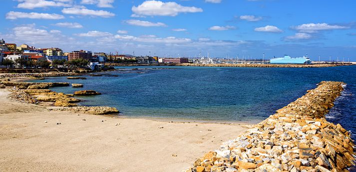 Frá Porto Torres. Hvítar strendur eru vinsæll áfangastaður ferðamanna.