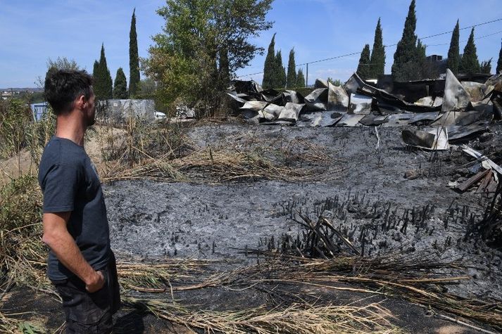 Áætlað er að eldarnir hafi náð yfir rúmlega 3.300 hektara lands.