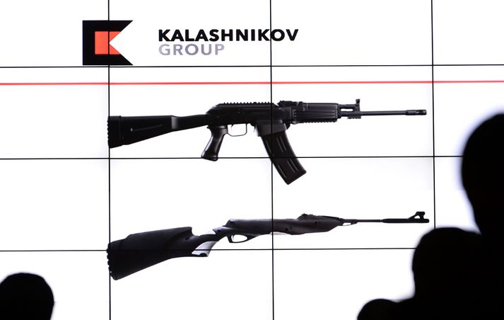 Forsvarsmenn vopnaframleiðandans Kalashnikov ætla að veita starfsmönnum dagblaðsins tíu prósenta afslátt á vopnum sem eru ekki banvæn.