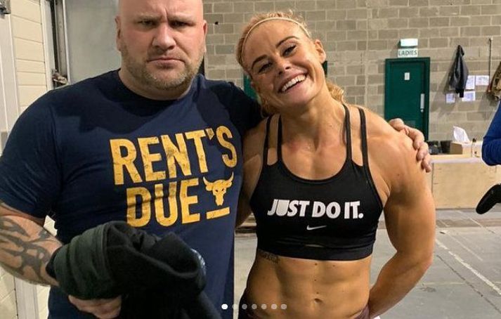 Sara Sigmundsdóttir með umboðsmanni sínum Snorra Barón Jónssyni sem átti einmitt afmæli degi áður en hún.