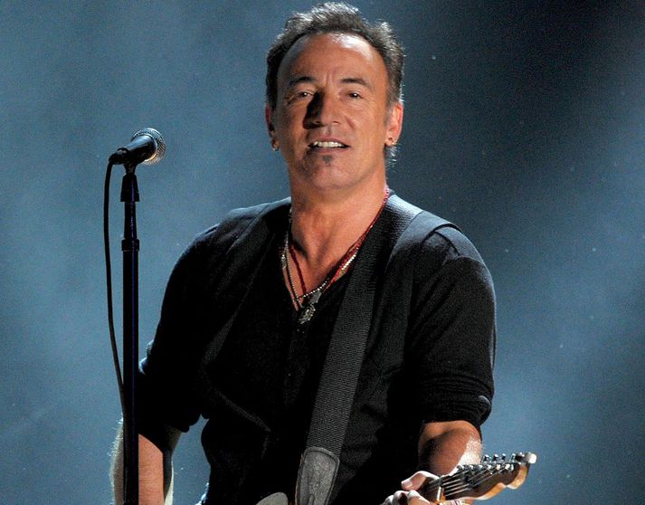 Bandaríski rokksöngvarinn Bruce Springsteen hefur aflýst tónleikum sínum sem áttu að fara fram í borginni Greensboro í Norður-Karólínuríki um helgina af pólitískum ástæðum.