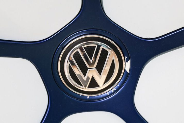 Volkswagen svindlaði á útblástursprófum eftirlitsstofnana með sérstökum hugbúnaði og hefur þurft að greiða milljarða í sektir og sáttir síðan.