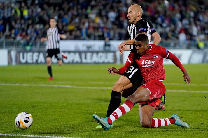 Myron Boadu jafnar í 2-2 fyrir AZ Alkmaar gegn Partizan Belgrad.