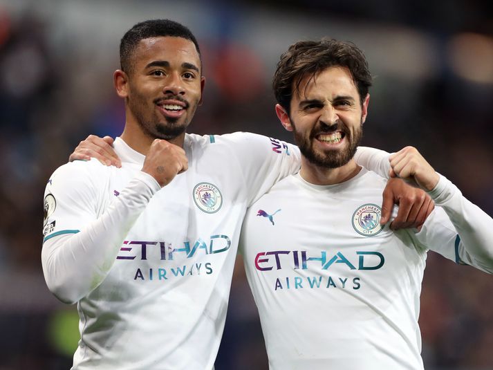 Gabriel Jesus og Bernardo Silva fagna marki þess síðarnefnda.