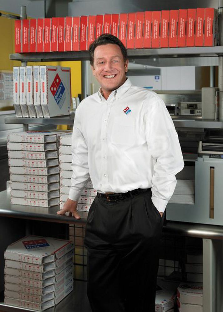 Patrick Doyle, forstjóri Dominos í heiminum, verður viðstaddur opnun nýs staðar á Selfossi í dag. Hann mun taka til hendinni og baka eina pitsu.