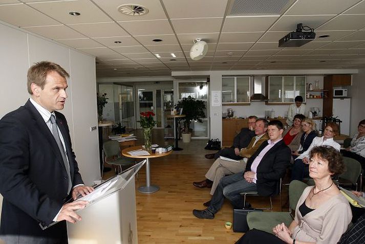 Árni Páll Árnason félagsmálaráðherra ávarpaði aðalfund samtakanna. fréttablaðið/stefán