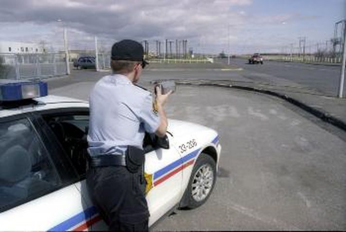 Þarna mundar lögreglan á Selfossi hraðamælinn.
