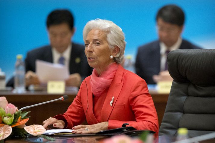 Lagarde gegndi embætti fjármálaráðherra landsins á þeim tíma sem greiðslan var samþykkt.