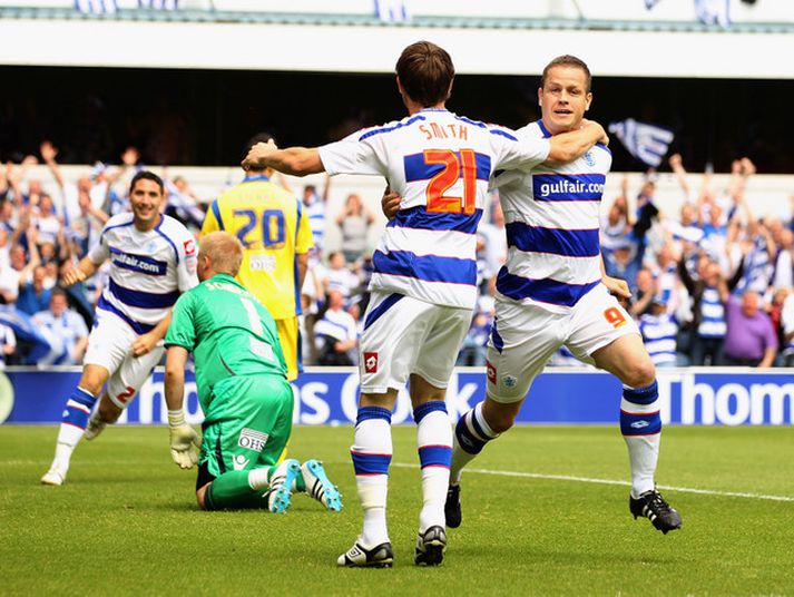 Heiðar, til hægri, fagnar marki í leik með QPR.