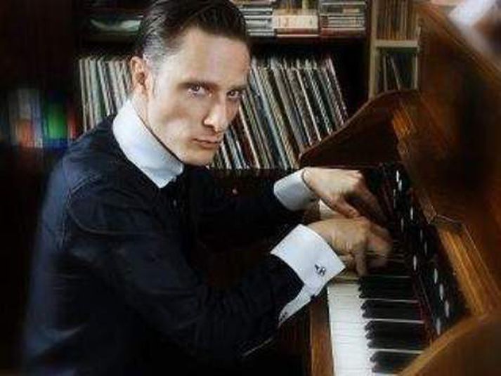 daníel ágúst Daníel Ágúst verður einn þeirra sem syngja Hjálpum þeim á Jól Jólsson. fréttablaðið/stefán