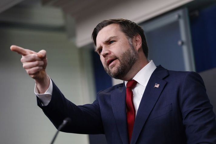 J.D Vance ætlar að sitja fundinn.