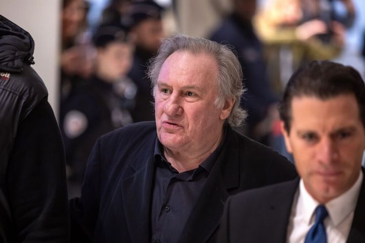 Gerard Depardieu hafnaði ásökunum og sakaði konurnar tvær um að ljúga upp á sig. 