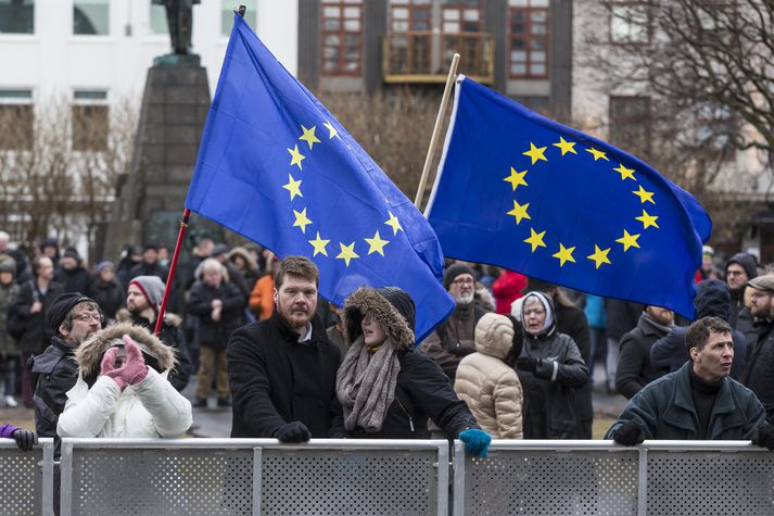 Protests outside the Icelandic parliament last year after the government proposed to formally end negotiations with the EU.