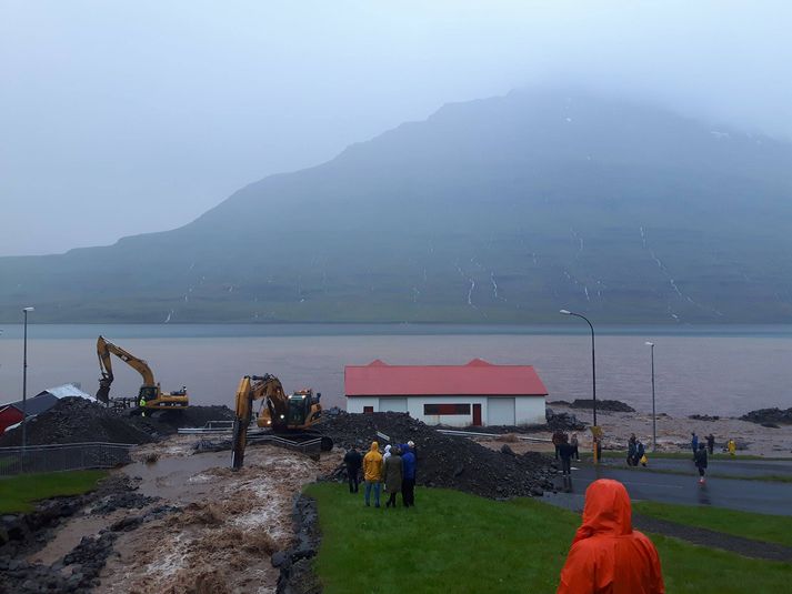 Myndin er tekin á Eskifirði um klukkan 20 í gær.