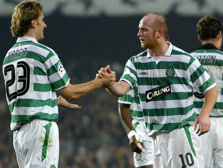 John Hartson fagnar hér marki með Celtic.