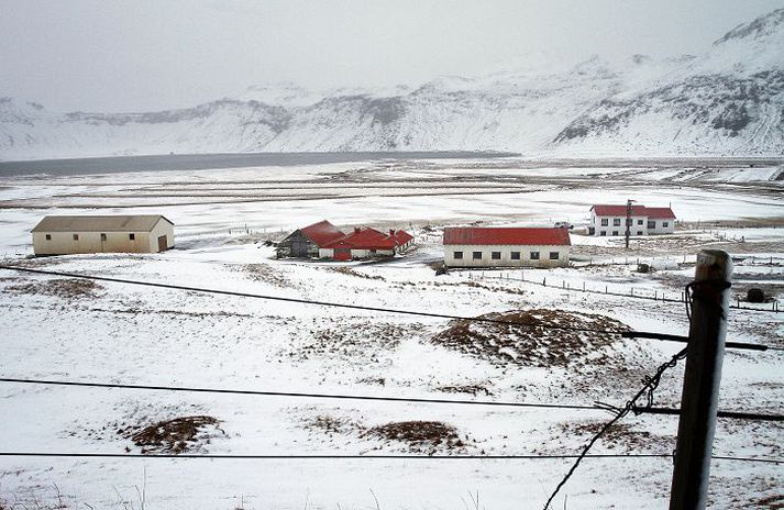 Rudolph Walter Lamprecht hefur keypt tvær bújarðir í Heiðardal auk lands sem bændur í Reykjahverfi áttu. Hann á nú dalinn allan, Heiðarvatn og Vatnsá.