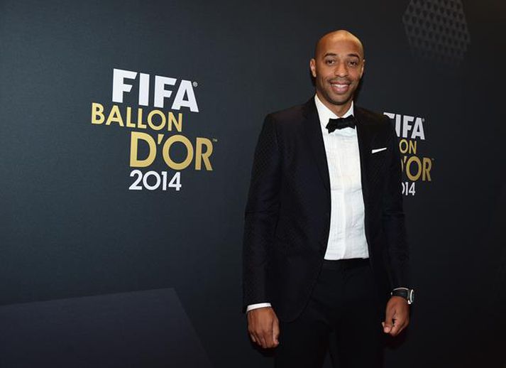 Henry afhenti Cristiano Ronaldo Gullboltann á mánudaginn var.