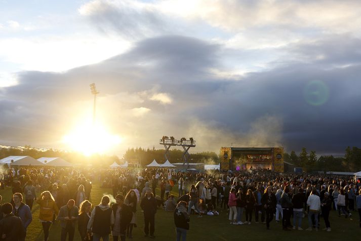 Hátíðargestir Secret Solstice að skemmta sér.