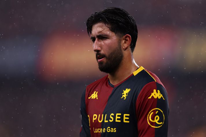 Mikael Egill í leik með Genoa