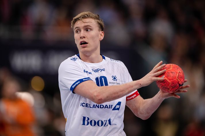 Gísli Þorgeir Kristjánsson í leik með íslenska karlalandsliðinu í handbolta.