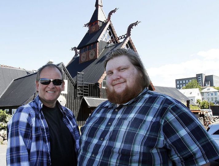 Eyjólfur Kristjánsson og hljómsveitin Valdimar, með söngvarann Valdimar Guðmundsson í fararbroddi, spila saman á Innipúkanum. Ekki er ósennilegt að köflóttar skyrtur verði einkennisklæðnaður þessa óvænta bræðings.