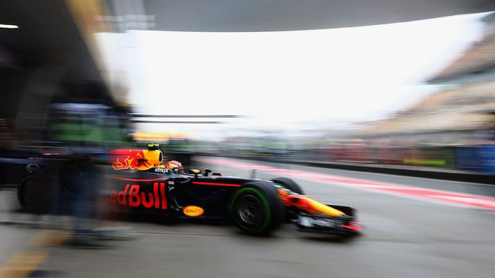 Max Verstappen var bestur í bleytunni í dag.