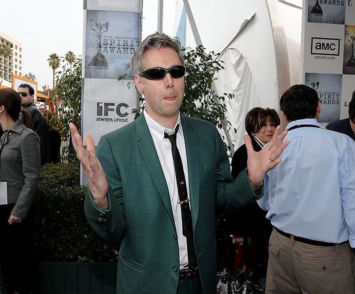 Tónlistarmaðurinn Adam Yauch ferðaðist til Indlands í von um skjótari bata.