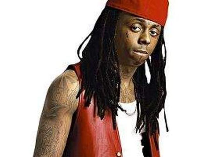 Rapparinn  Lil´Wayne er byrjaður að blogga úr Rikers Island-fangelsinu í New York.