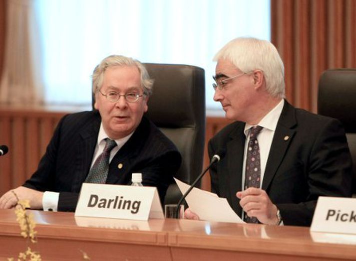 Mervyn King, seðlabankastjóri, ásamt fjármálaráðherranum Darling.