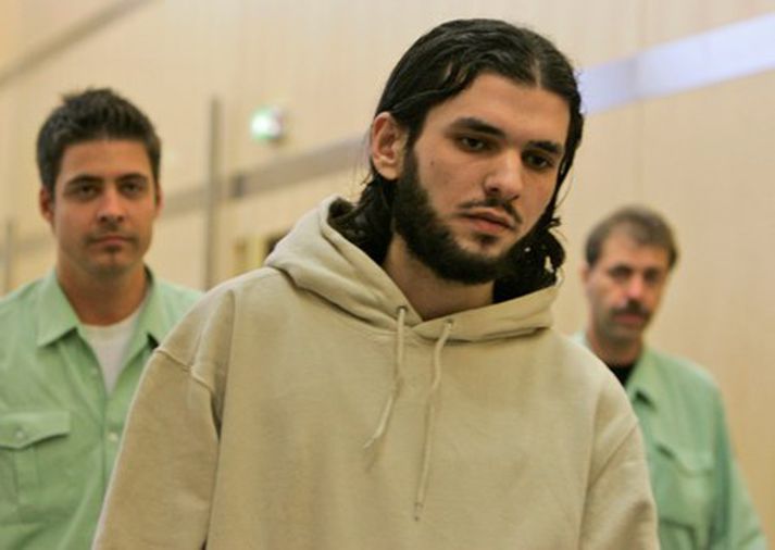 Youssef al-Haj Deeb var dæmdur í lífstíðarfangelsi í Beirút en hann kom fyrir dómara í Düsseldorf í dag þar sem hann er einnig ákærður fyrir sprengjutilræðin.