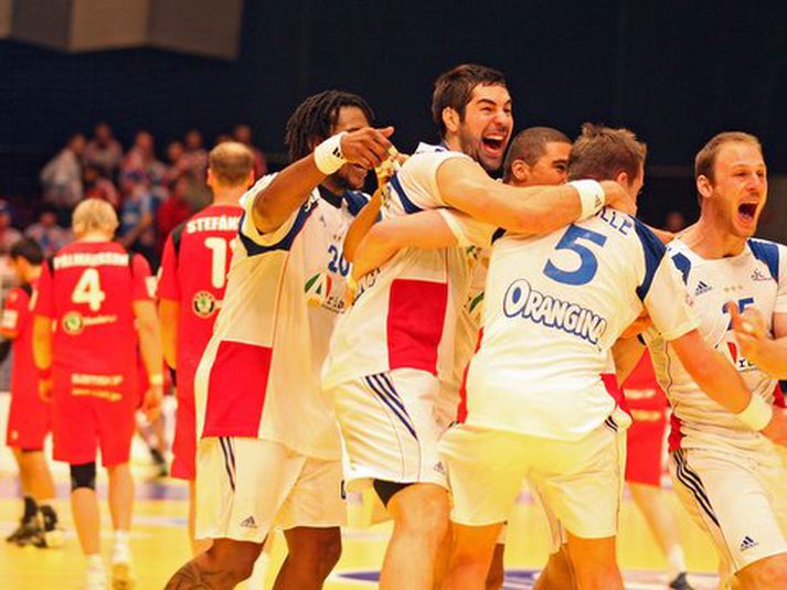 Frakkar fagna sigri með Nicola Karabatic í fararbroddi.