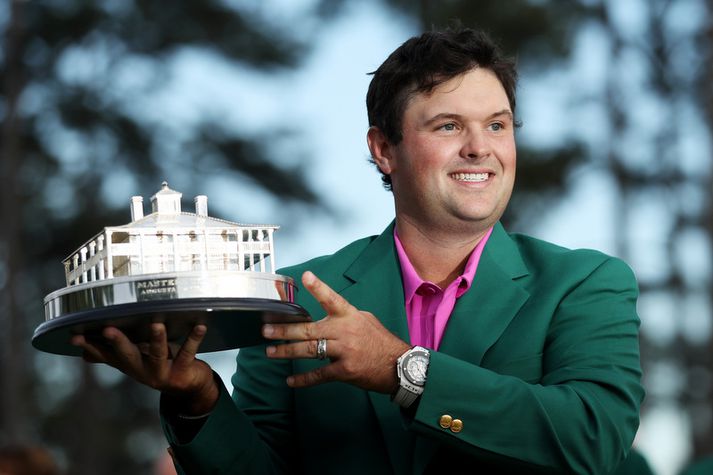 Patrick Reed fagnar í græna jakkanum sögufræga.