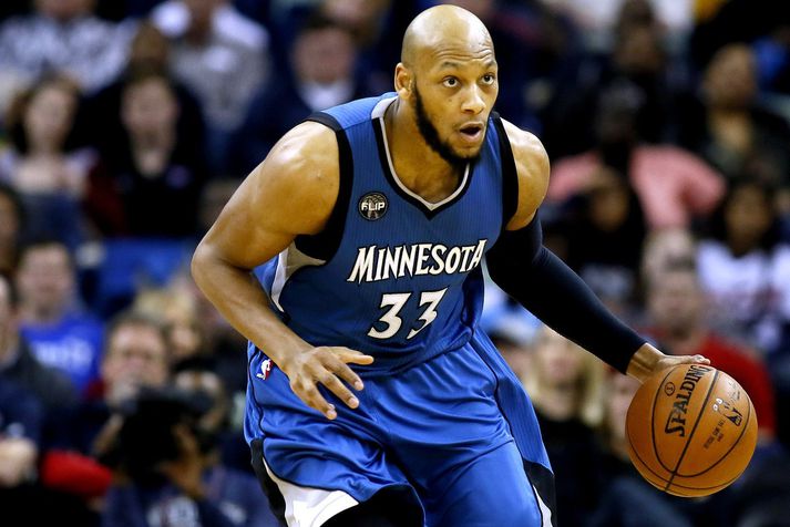 Adreian Payne með boltann í leik í NBA deildinni þegar hann spilaði með Minnesota Timberwolves.