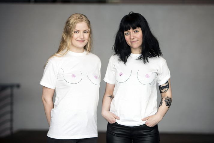 Nanna Hermannsdóttir (til vinstri) var í forystu í #freethenipple brjóstabyltingunni árið 2015 ásamt Sunnu Ben.