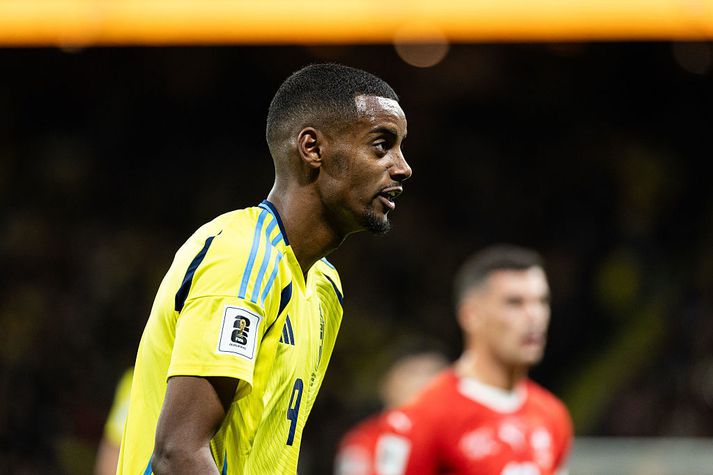 Alexander Isak hefur átt erfitt haust eftir að hann missti af undirbúningstímabilinu, í frystikistu hjá Newcastle á meðan samið var um söluverð við Liverpool.