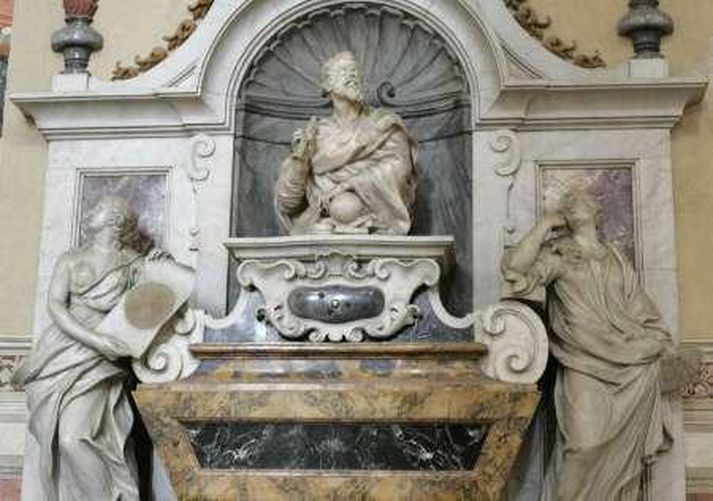 Grafhýsi Galíleós í Santa Croce-basilíkunni í Flórens á Ítalíu.