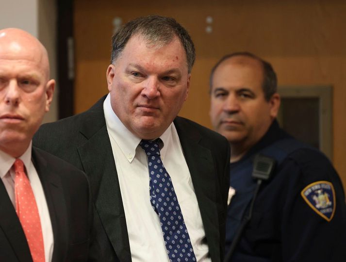 Rex Heuermann í dómsal í Suffolksýslu í New York í dag.