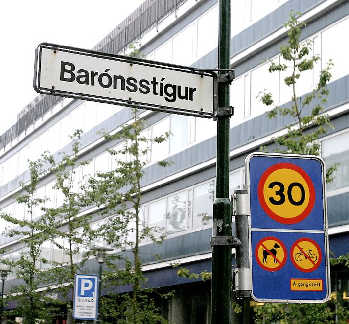 Bílveltan varð á gatnamótum Hverfisgötu og Barónsstígs.