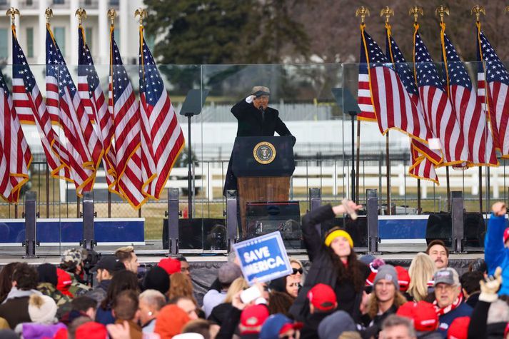 Í ræðu sem Trump flutti 6. janúar 2021 fyrir framan Hvíta húsið í Washington hvatti hann stuðningsmenn sína, sem höfðu safnast saman fyrir framan þinghúsið, áfram. Þeir enduðu á að ráðast þangað inn sem leiddi til dauða nokkurra.