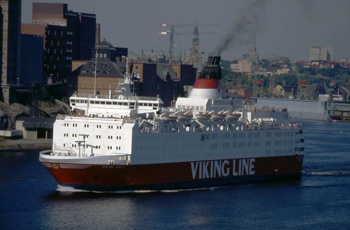 Viking Sally í Stokkhólmi á níunda áratugnum. Ferjan var seld árið 1993 til nýs félags og sigldi þá leið Estline milli Stokkhólms og Tallinn. Ferjan sökk í september 1994 þar sem 852 manns fórust.