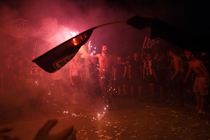 Knattspyrnusamband Evrópu óttaðist átök milli stuðningsmanna AEK Aþenu og Dinamo Zagreb og bannaði því stuðningsmenn útiliðanna á leikjum þeirra í undankeppni Meistaradeildarinnar. Myndin tengist fréttinni ekki beint.